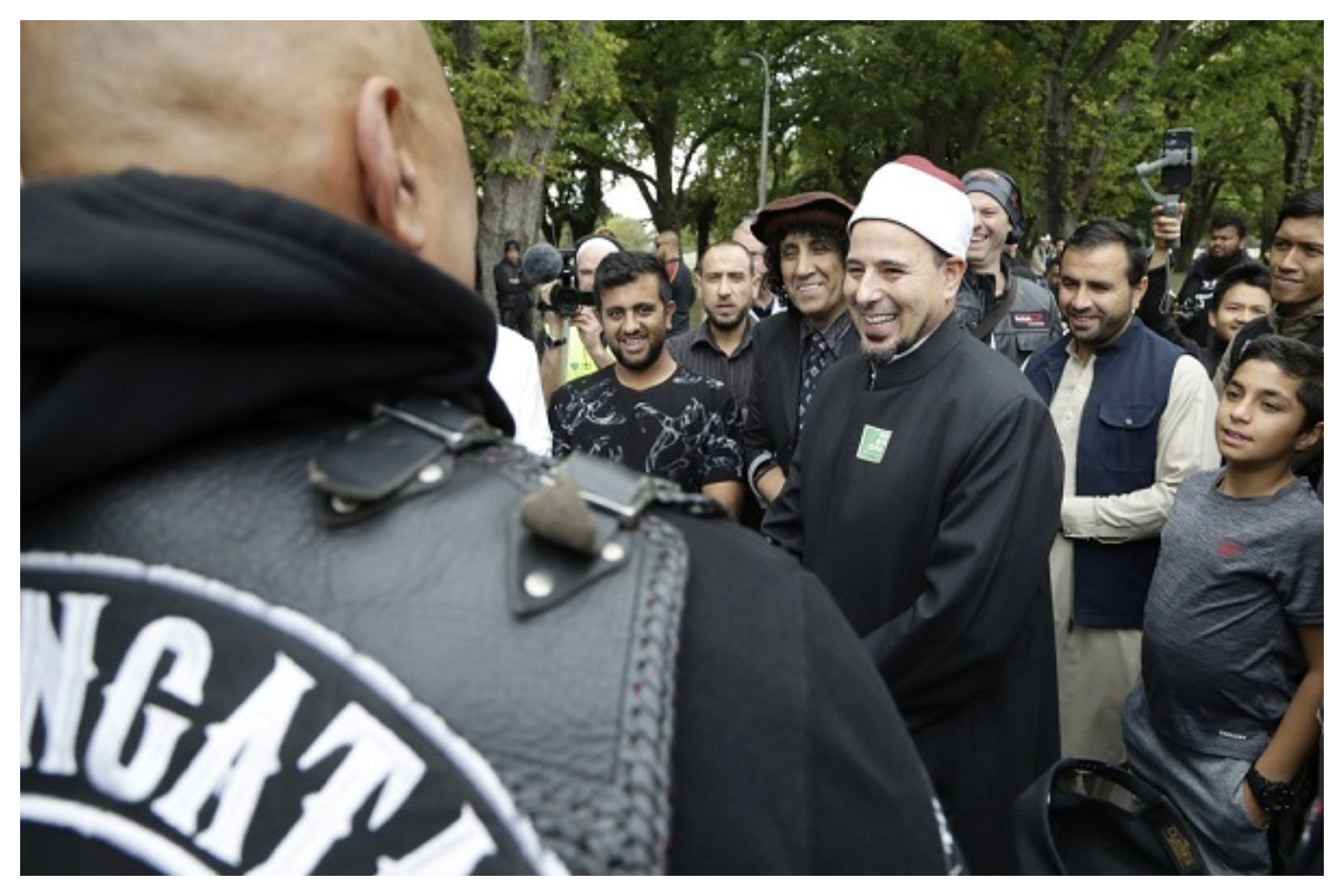 توزیع رایگان قرآن کریم در نیوزلند برای گرامیداشت قربانیان حمله تروریستی به دو مسجد