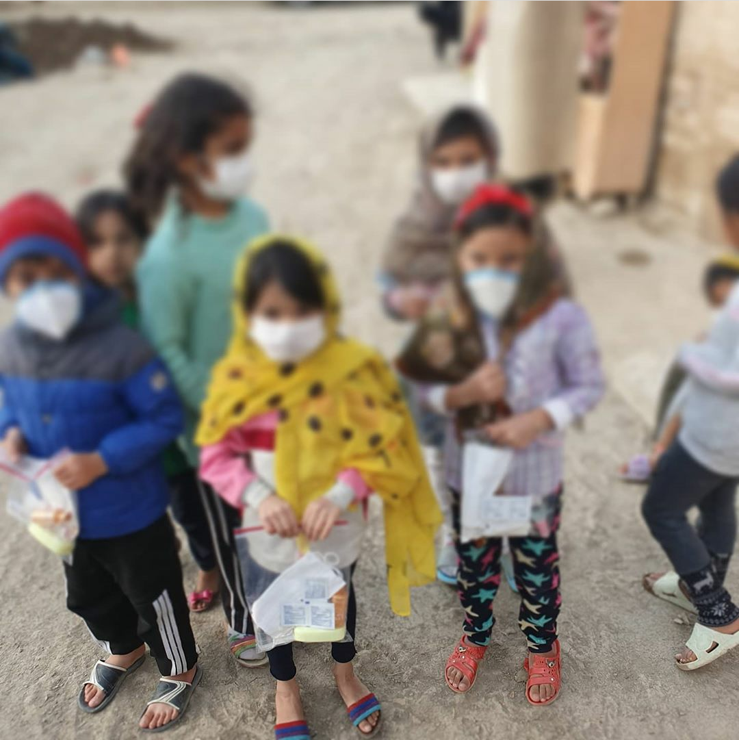 هم نمک از اقشار آسیب&zwnj;پذیر در مقابل کرونا حمایت می&zwnj;کند/ اهدای بسته&zwnj;های بهداشتی در کنار ارزاق