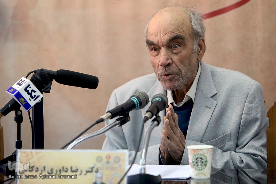 رضا داوری اردکانی