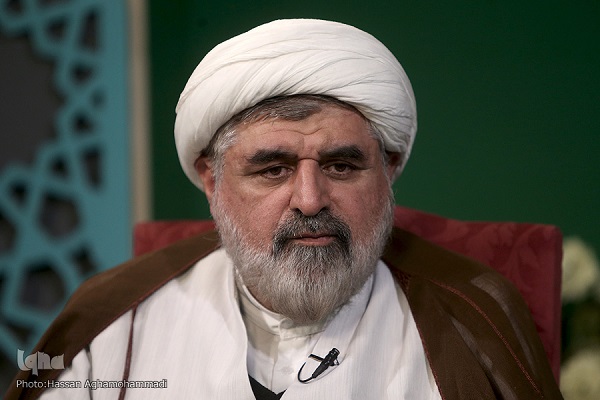 رواج استدلال و تبادل آرا برای مقابله با فرقه‌گرایی و تفرقه‌افکنی/ مفسر؛ محور وحدت