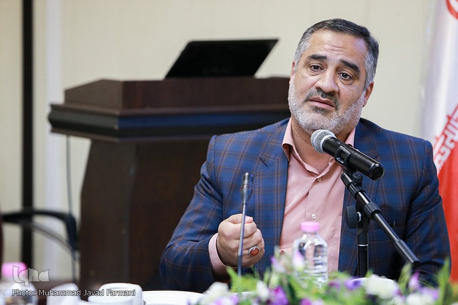 احمد ابوالقاسمی پنجشنبه////موحدامین: برخورد مسئولان باعث شد خود را نماینده ایران ندانم/ ابوالقاسمی: چند سال قاری اعزام نکنیم/ میرزاجانی: مسابقات کشوری آخرین ایستگاه درجهبندی