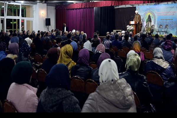 شعرخوانی شاعر ایرانی در جشن نیمه شعبان مسکو/