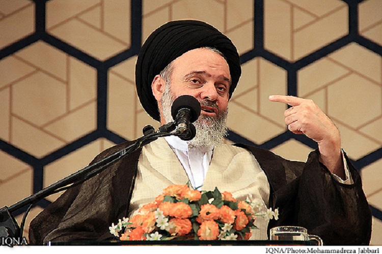 مرحوم طباطبایی با روی گشاده با مردم برخورد می‌کرد