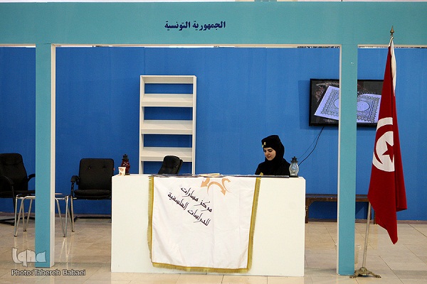 نمایش نسخ خطی تونس و 9 سبک قرائت قرآن از دختر فلسطینی