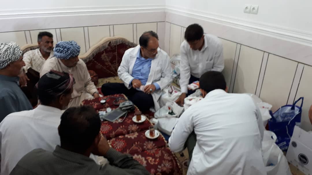 خیرین سلامت بیمارستان علامه کرمی اهواز در مناطق سیل&zwnj;زده