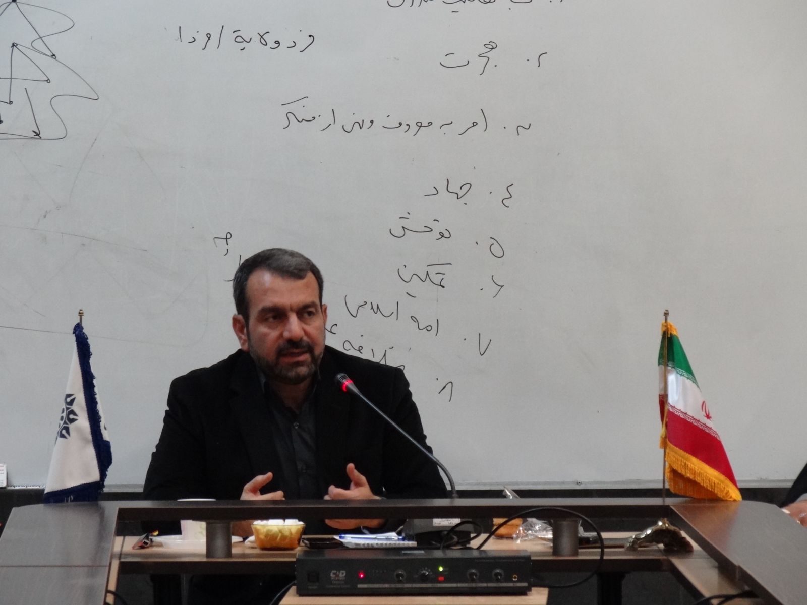 تمایزهای گفتمانی و سبک زندگی میان حوزه علمیه قم و نجف/ آینده روحانیت چه می&zwnj;شود؟