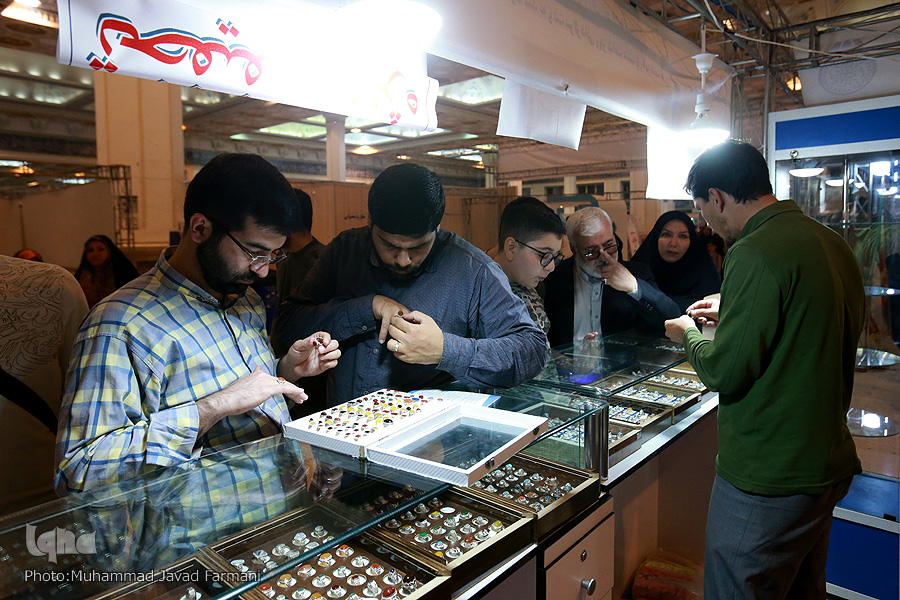 بخش صنایع دستی نمایشگاه قرآن؛ تجلی کار و سرمایه ایرانی/ گلایه برخی غرفه&lrm;داران