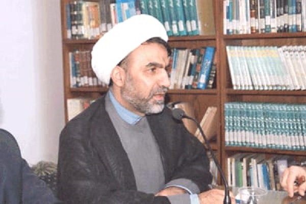 تلاش در برگزاری محافل قرآن در کنار جلسات اهل بیت(ع)