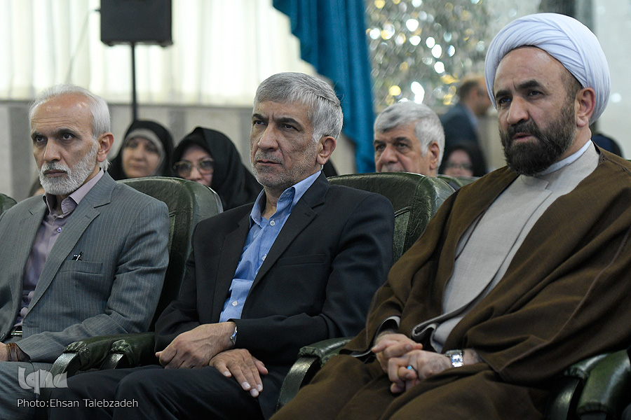 برگزیدگان جشنواره حکمت و نیایش تجلیل شدند/ به داشتن نهجالبلاغه در کتابخانه اکتفا کردهایم برگزیدگان جشنواره حکمت و نیایش تجلیل شدند/ به داشتن نهجالبلاغه در کتابخانه اکتفا کردهایم