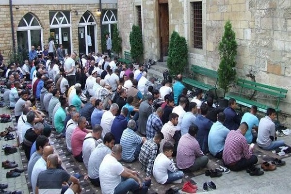 عید فطر در صربستان؛ موعد خرید لباس نو و تلاوت یاسین برای درگذشتگان عید فطر در صربستان؛ موعد خرید لباس نو و تلاوت یاسین برای درگذشتگان