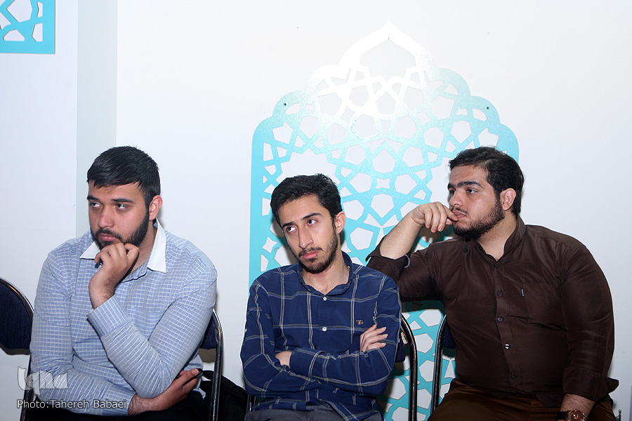 مناظره بر سر «اخلاقمداری در دنیای تجارت» و «سیاستگذاری در فعالیتهای قرآنی» مناظره بر سر «اخلاقمداری در دنیای تجارت» و «سیاستگذاری در فعالیتهای قرآنی»