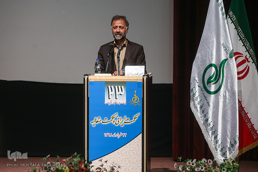 فوری //// دینانی: نخستین بار ایرانیان از نور سخن گفتند/اعوانی: فلسفه الهی سکولار نیست/داوری‌اردکانی: برقراری نسبت فلسفه با نژاد ایرانی ناشی از تعصب است