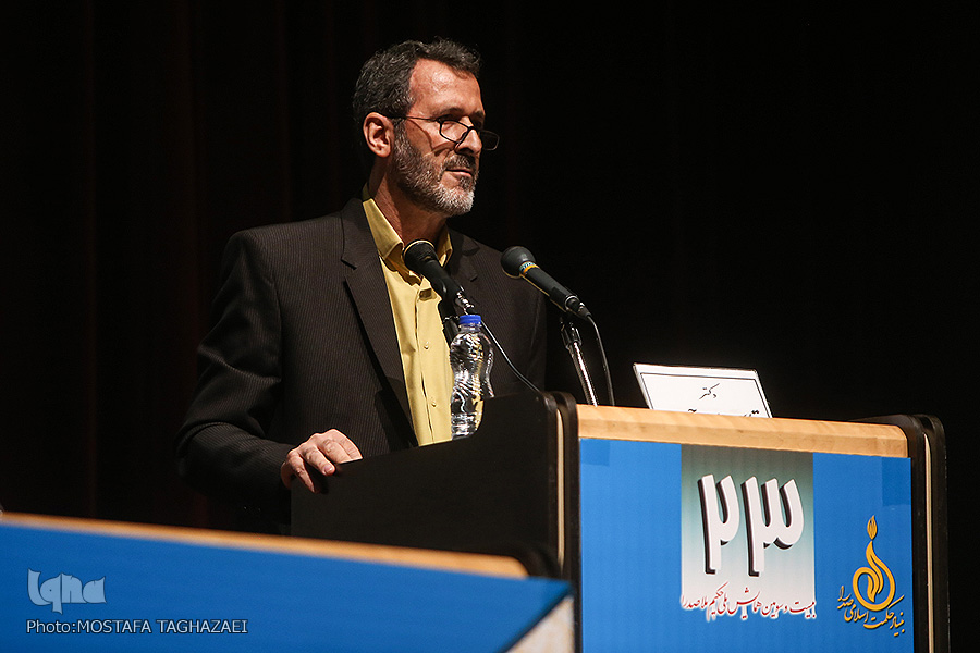 فوری //// دینانی: نخستین بار ایرانیان از نور سخن گفتند/اعوانی: فلسفه الهی سکولار نیست/داوری‌اردکانی: برقراری نسبت فلسفه با نژاد ایرانی ناشی از تعصب است