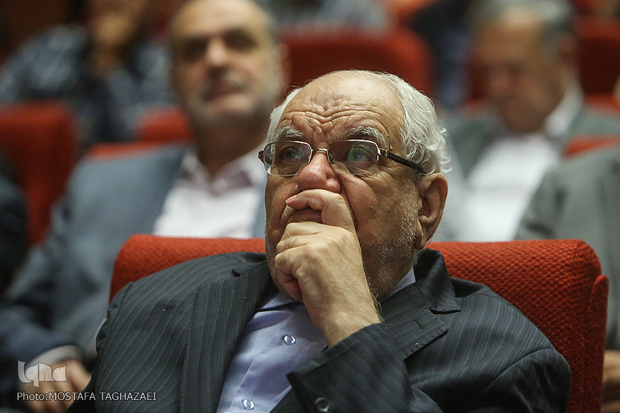 فوری //// دینانی: نخستین بار ایرانیان از نور سخن گفتند/اعوانی: فلسفه الهی سکولار نیست/داوری‌اردکانی: برقراری نسبت فلسفه با نژاد ایرانی ناشی از تعصب است