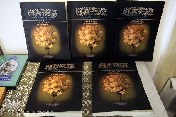 ترجمه&zwnj;های قرآن انگلیسی و فرانسه بیش از فارسی/هر روز دو صفحه حافظ و سعدی بخوانید