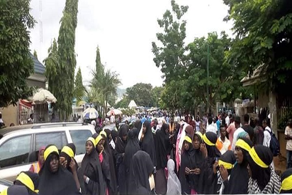 تظاهرات گسترده شیعیان نیجریه در حمایت از شیخ زکزاکی