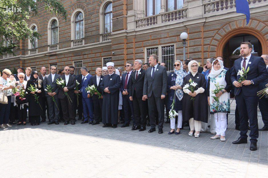 مراسم تشییع 33 شهید سربرنیتسا در سارایوو + عکس مراسم تشییع 33 شهید سربرنیتسا در سارایوو + عکس