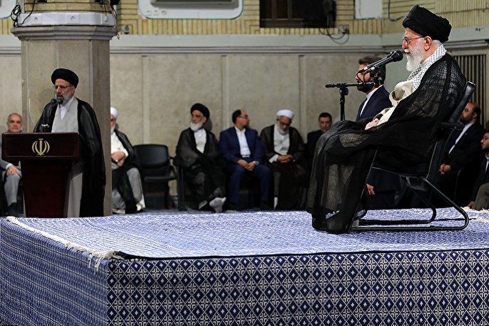 پیشنهاد مذاکره فریب آمریکا برای خلع سلاح و عوامل اقتدار ملت است