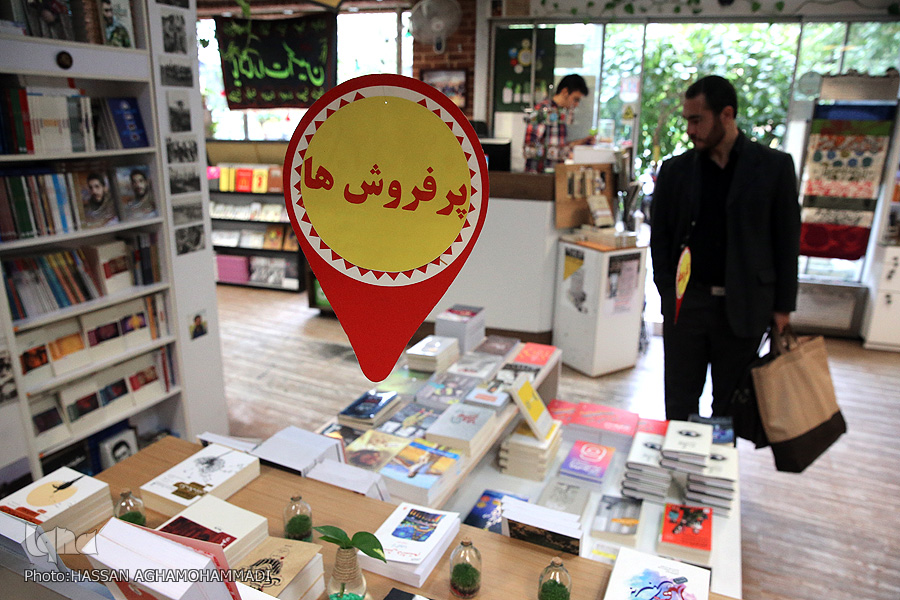 سایه کاغذ بر بازار نشر قرآنی/ چراغ یک کتابفروشی دیگر خاموش شد