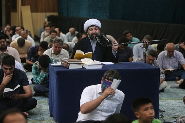 حال و هوای دعای عرفه در دانشگاه تهران