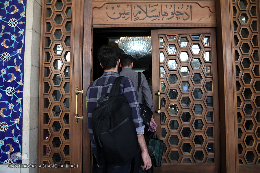 حال و هوای مراسم روز عرفه در دانشگاه تهران