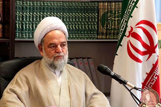 اقامه نماز پرده‌های غفلت را می زداید