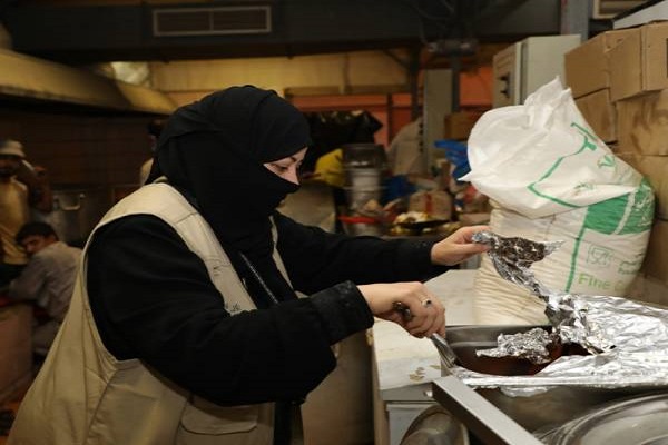 استفاده از زنان برای اداره امور زائران در اماکن مقدس عربستان+ عكس / عمومی