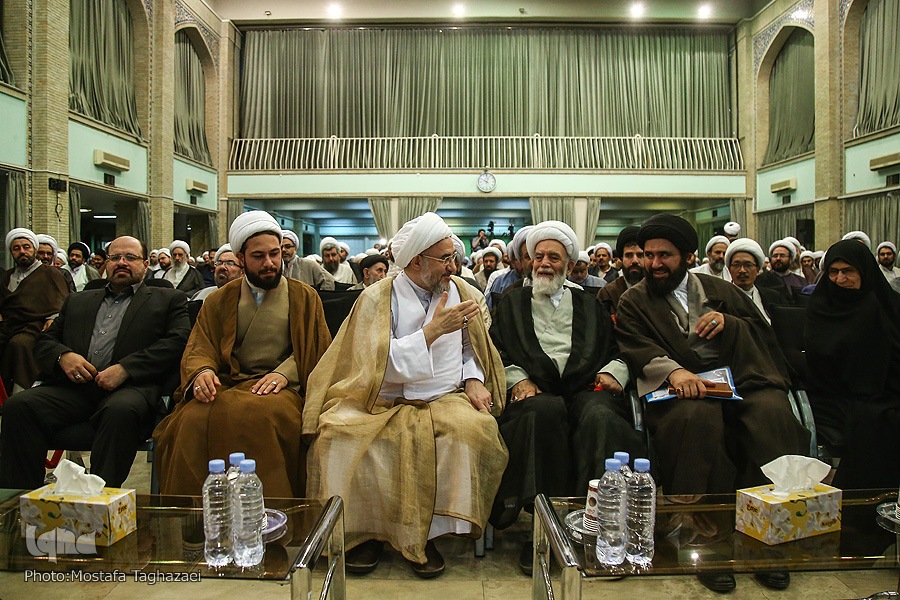 ائمه جماعت استان تهران در روز جهانی مسجد گرد هم آمدند/ طنین دعای وحدت؛ میثاق حفظ حریم مسجد