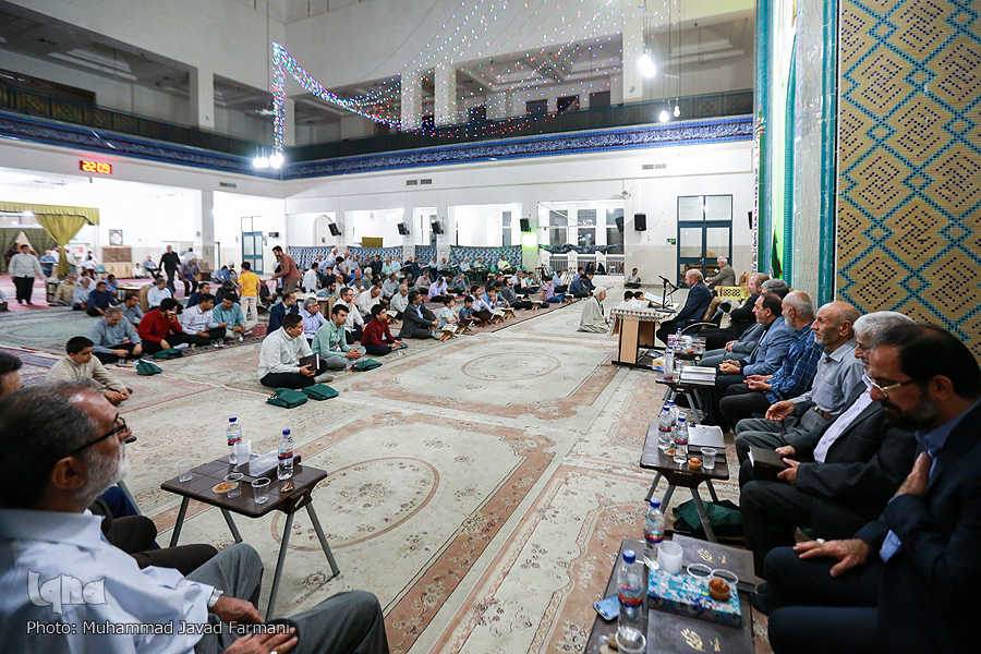 جشنی برای پایان یک دور تلاوت قرآن در شهرک محلاتی