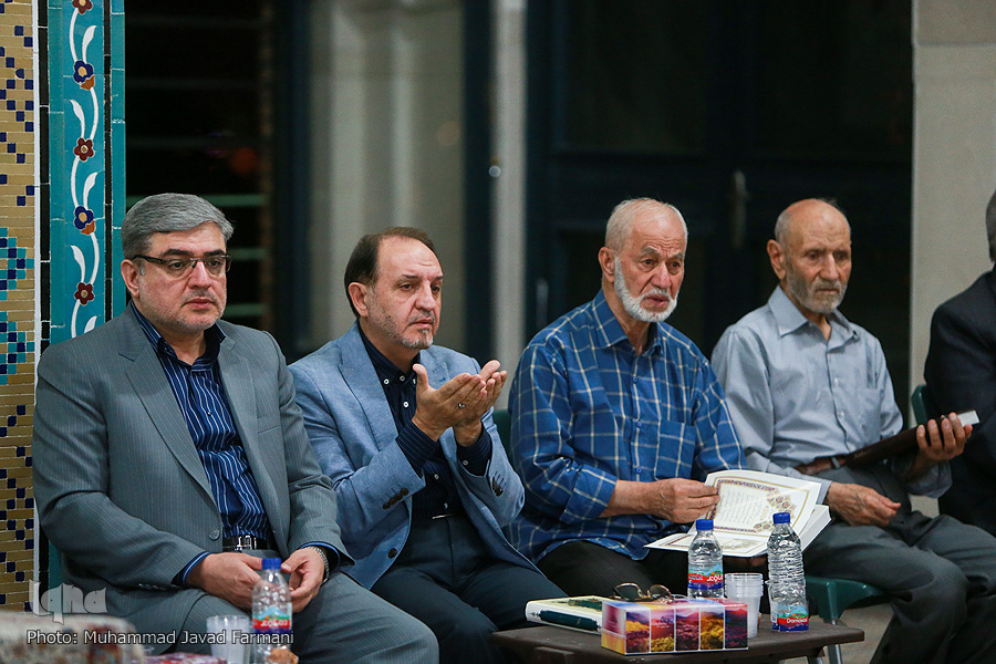 جشنی برای پایان یک دور تلاوت قرآن در شهرک محلاتی