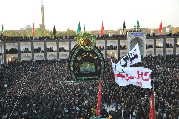 میزبانی اشکذر از گردشگران خارجی در روز عاشورا