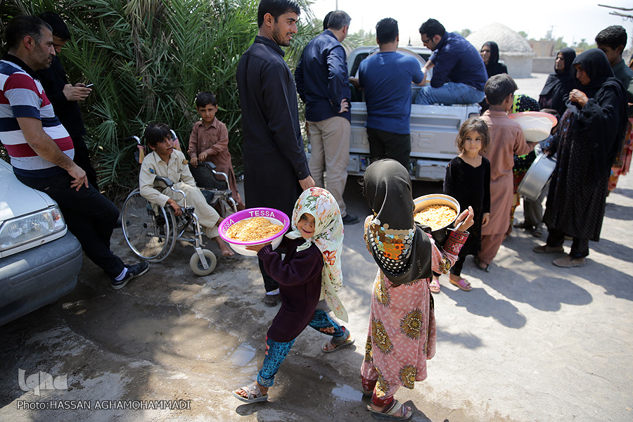 لطف غذای نذری به هم&zwnj;نمک شدن با فقرا