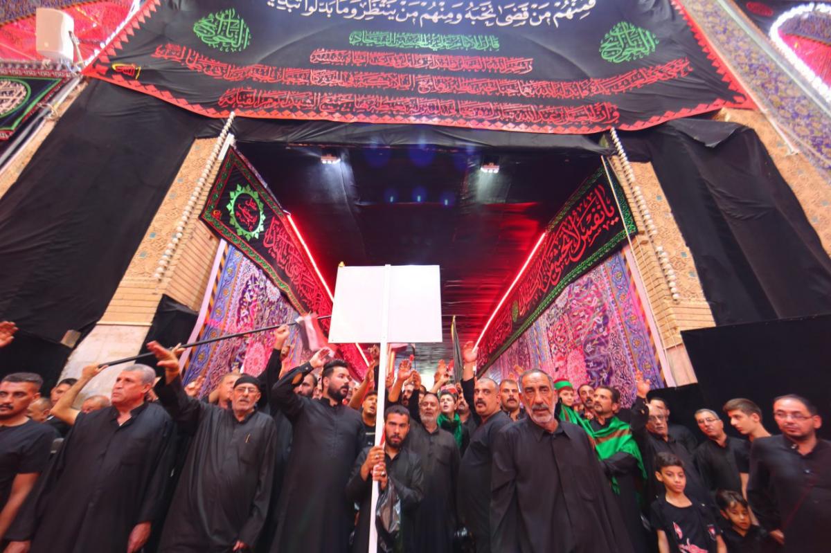 تصاویری از عزاداری شب تاسوعای حسینی در کربلا