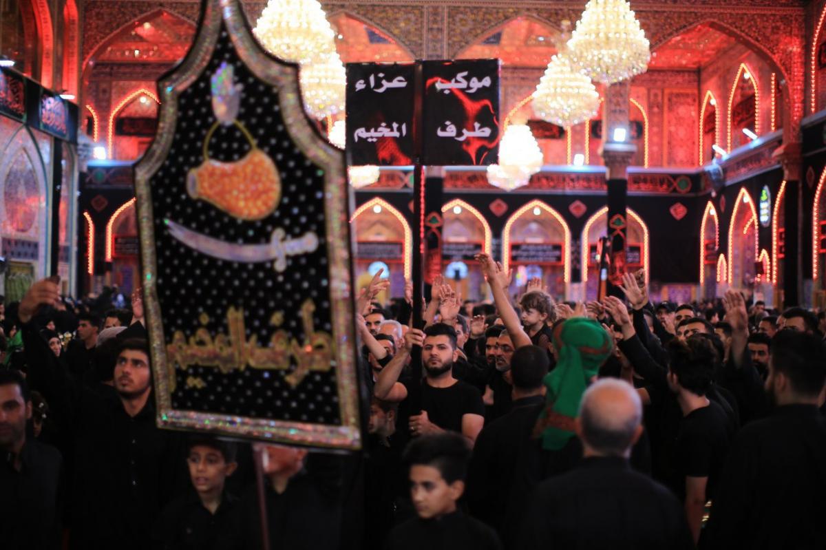 تصاویری از عزاداری شب تاسوعای حسینی در کربلا