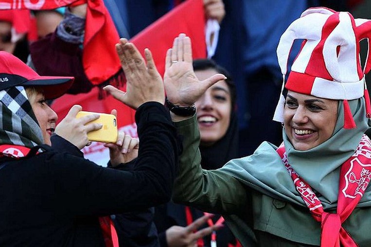 وقتی حاشیه‌ها خود را به متن می‌رسانند