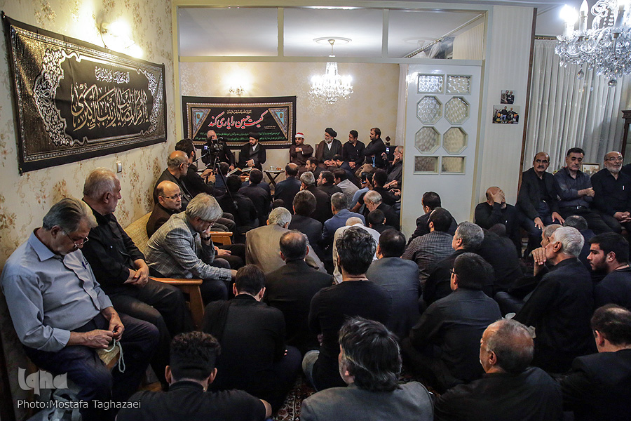 سوگ‌نشینی قرآنی در عزای حسینی