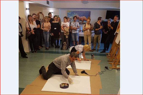 ایران؛ مهمان روز خوشنویسی لهستان با کتابت «یا حسین(ع)»/ خلق اثری عاشورایی + عکس و فیلم