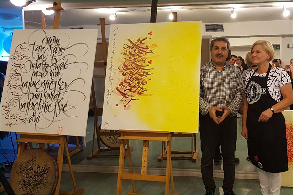 ایران؛ مهمان روز خوشنویسی لهستان با کتابت «یا حسین(ع)»/ خلق اثری عاشورایی + عکس و فیلم