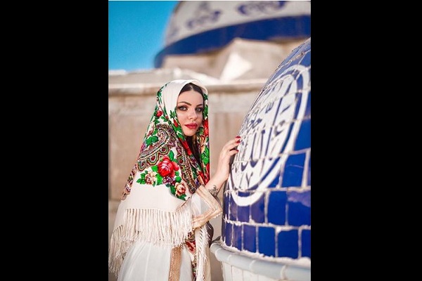 جنجال حضور بانوی مدلینگ در مسجد اهل سنت عراق 