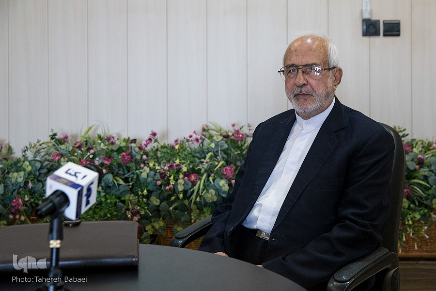 درخشش نثر امروز در ترجمه‌های قرآن/ نباید روند ترجمه را متوقف کرد