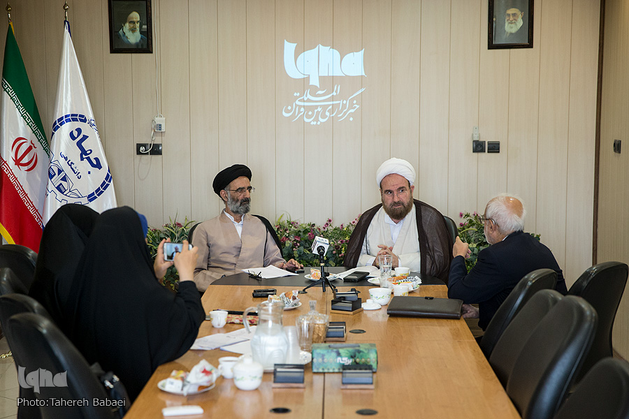 درخشش نثر امروز در ترجمه‌های قرآن/ نباید روند ترجمه را متوقف کرد