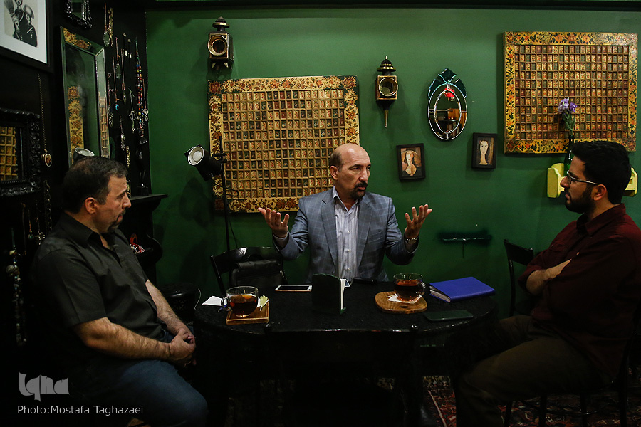 عنصر زنانگی در کافه&zwnj;ها و نسبت آن با منطق انقلاب اسلامی/ ریشه طبقاتی مخالفت با کافه&zwnj;نشینی