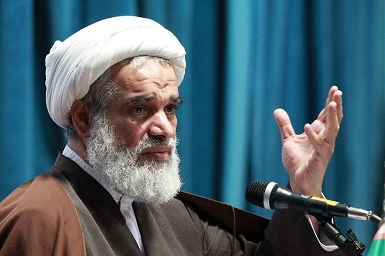 حضور زنان در ورزشگاه مغایر احکام شرع است