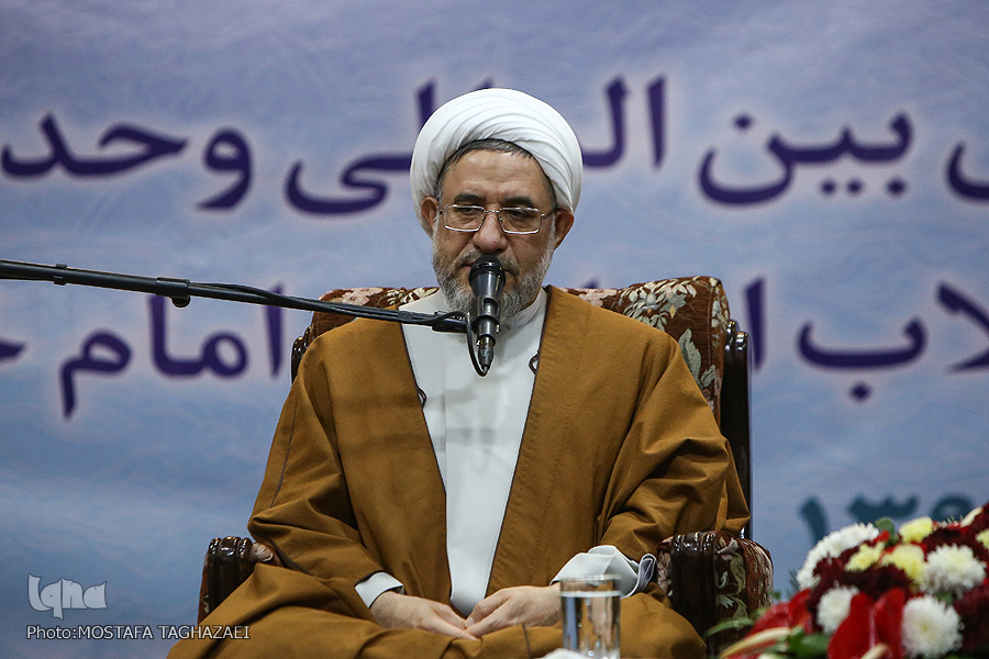 تجدید میثاق شرکت‌کنندگان کنفرانس وحدت با آرمان‌های حضرت امام(ره)