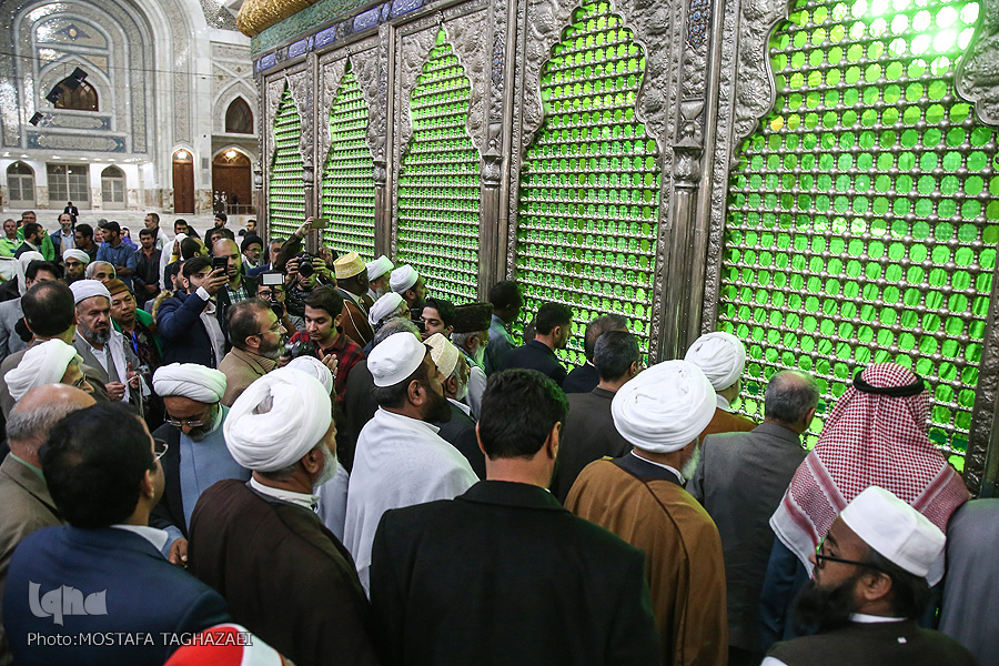 تجدید میثاق شرکت‌کنندگان کنفرانس وحدت با آرمان‌های حضرت امام(ره)