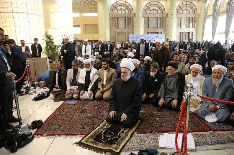 اقامه نماز وحدت به امامت شیخ  فرفور+ عکس