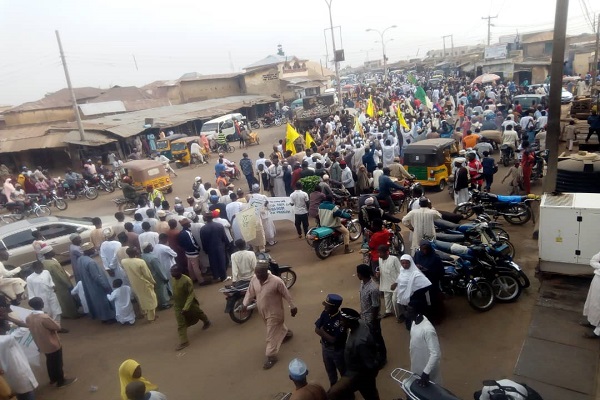 یک کشته و چند زخمی در جشن میلاد النبی نیجریه + عکس یک کشته و چند زخمی در جشن میلاد النبی نیجریه + عکس