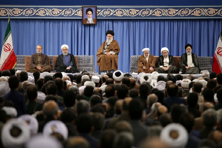 دیدار مسئولان نظام و میهمانان کنفرانس وحدت اسلامى‌ با رهبر  معظم انقلاب