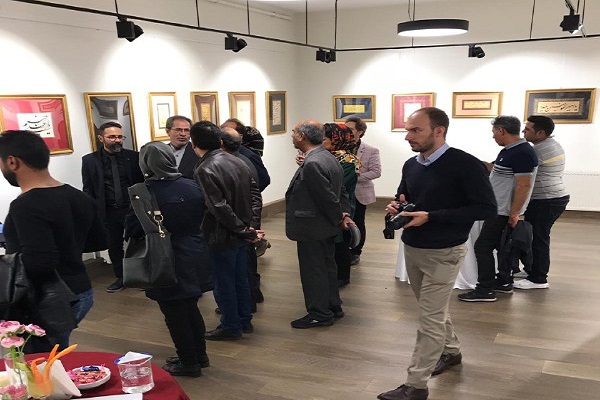 افتتاح نمايشگاه خوشنويسي با مضامين قرآنی و دينی در استانبول