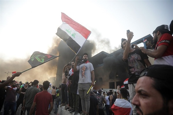 ورود تظاهرات‌کنندگان عراقی به میدان «التحریر» بغداد